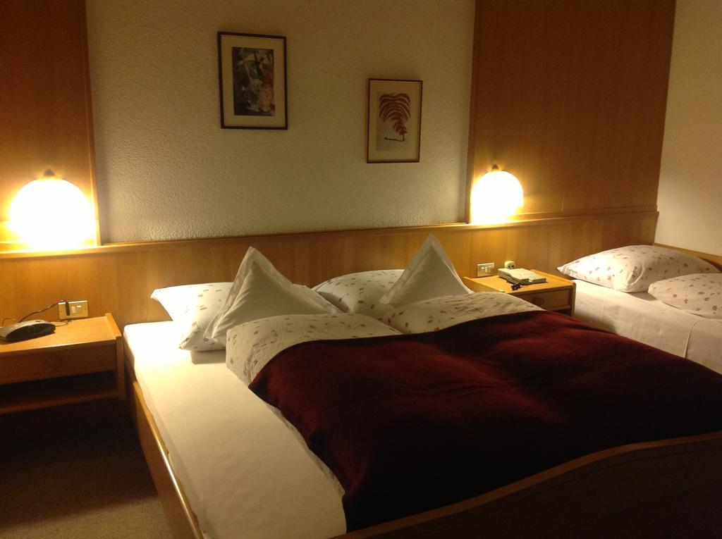 Hotel Garni Lichtenau Schenna Zimmer foto